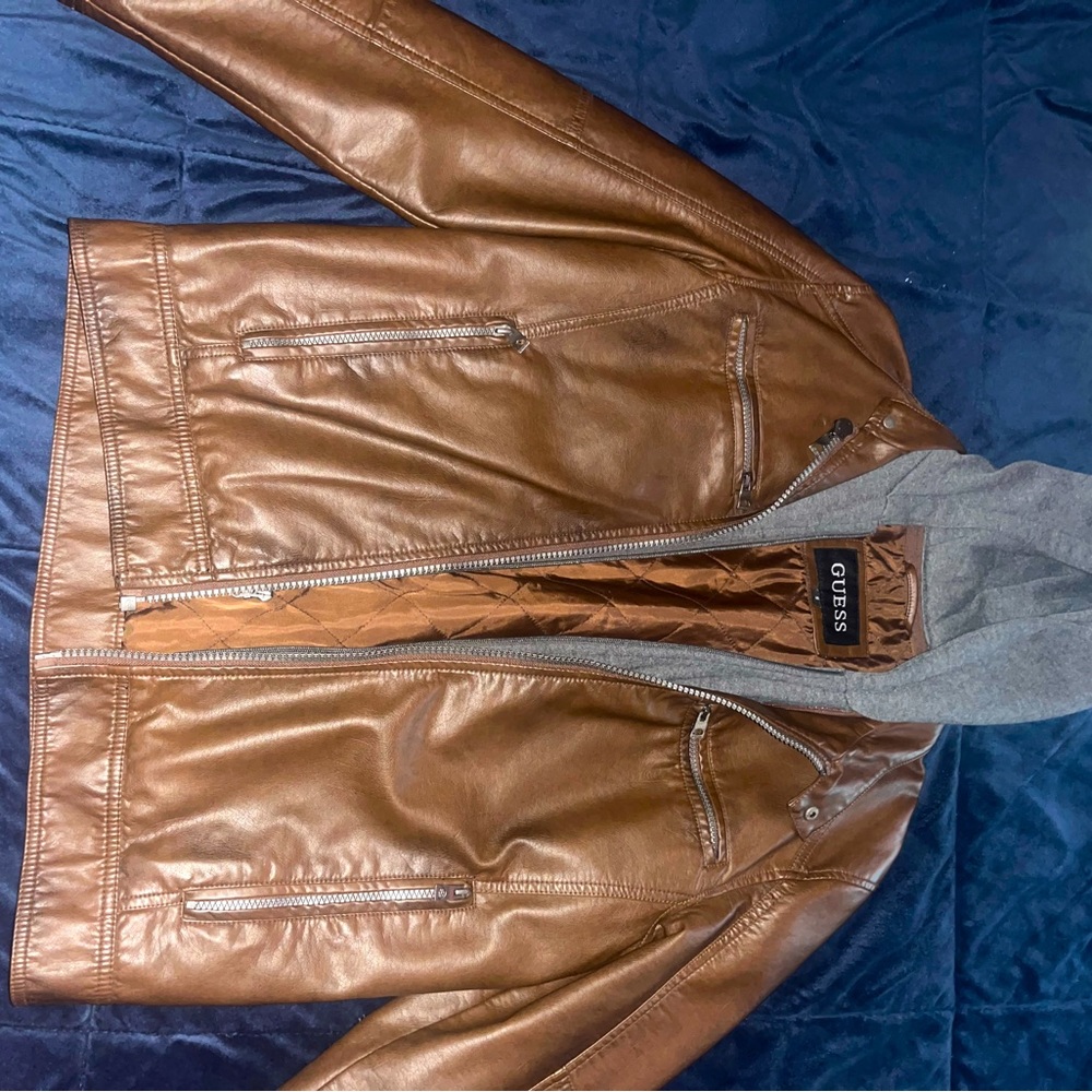 Brand New Men’s GUESS Brown Faux-leather jacket with detachable hood. Size small